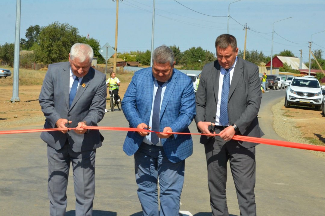 В селе Ремонтном построили новую дорогу протяженностью почти 1,4 км